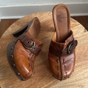 White Mountain "Cornelia" Brown Leather Studded Heeled Clogs sz: 6